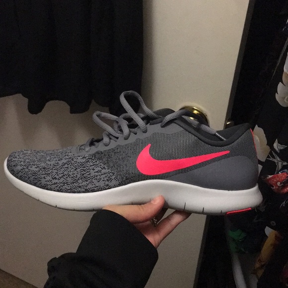 Brand New Women's Nike Flex Contact sz 9 Brand New Women's Nike Flex Contact sz 9